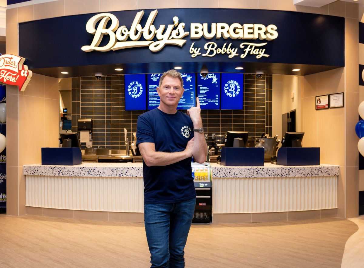 Bobby’s Burgers by Bobby Flay Announces Expansion Into Canada With Multi-Year, 65-Unit  Development Agreement